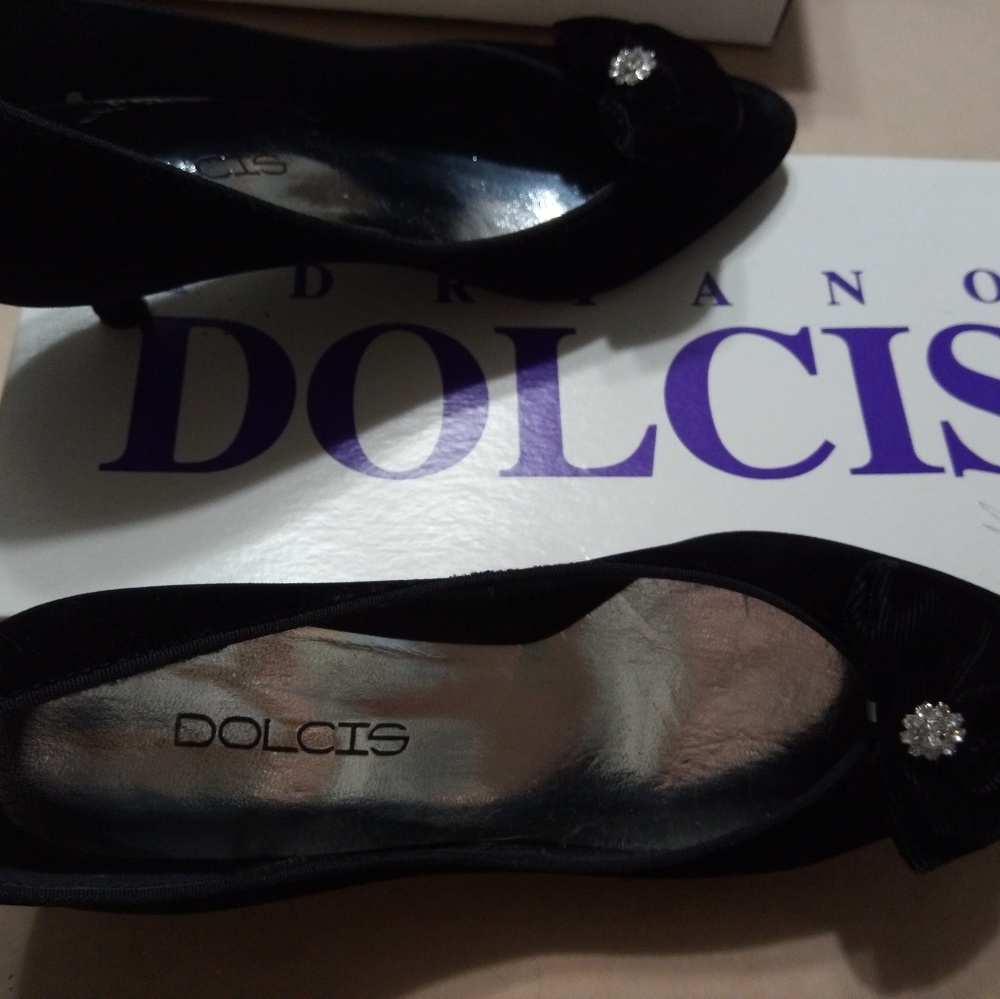 🌈 NEW 👠size7MDolcis 🖤black velvet, kitten heels